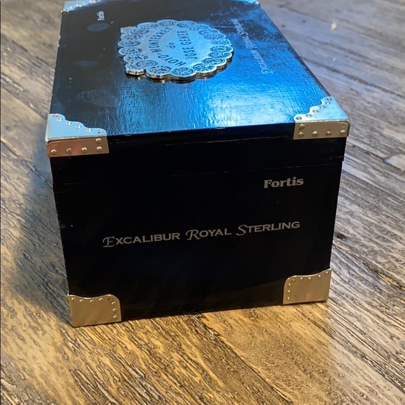 Excalibur Royal Cigar Box - Picture 3 of 10